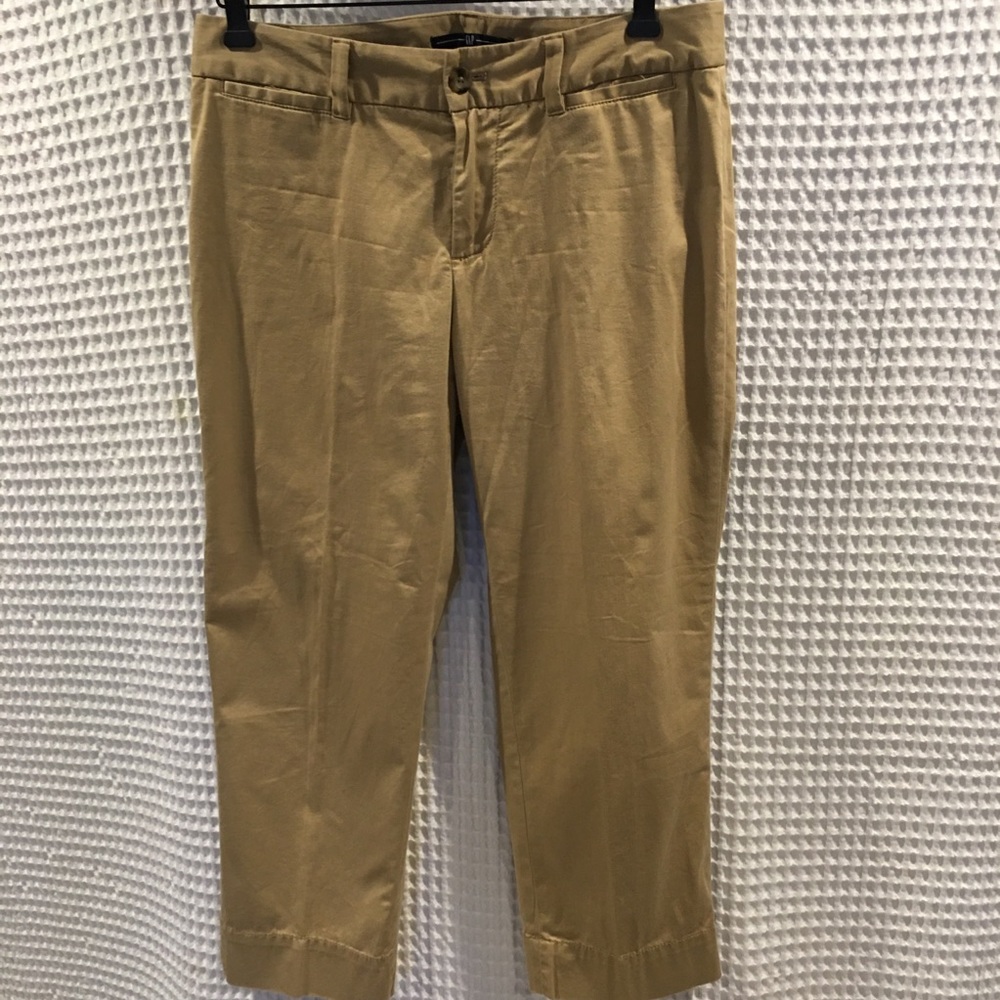 Like New Gap cotton cropped pants.